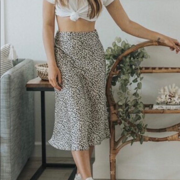 Brandy Melville Dresses & Skirts - Brandy Melville Midi leopard print skirt size 3 / small